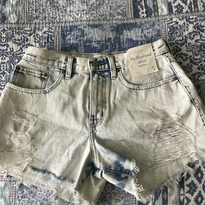 A&F mid rise curve love boyfriend shorts